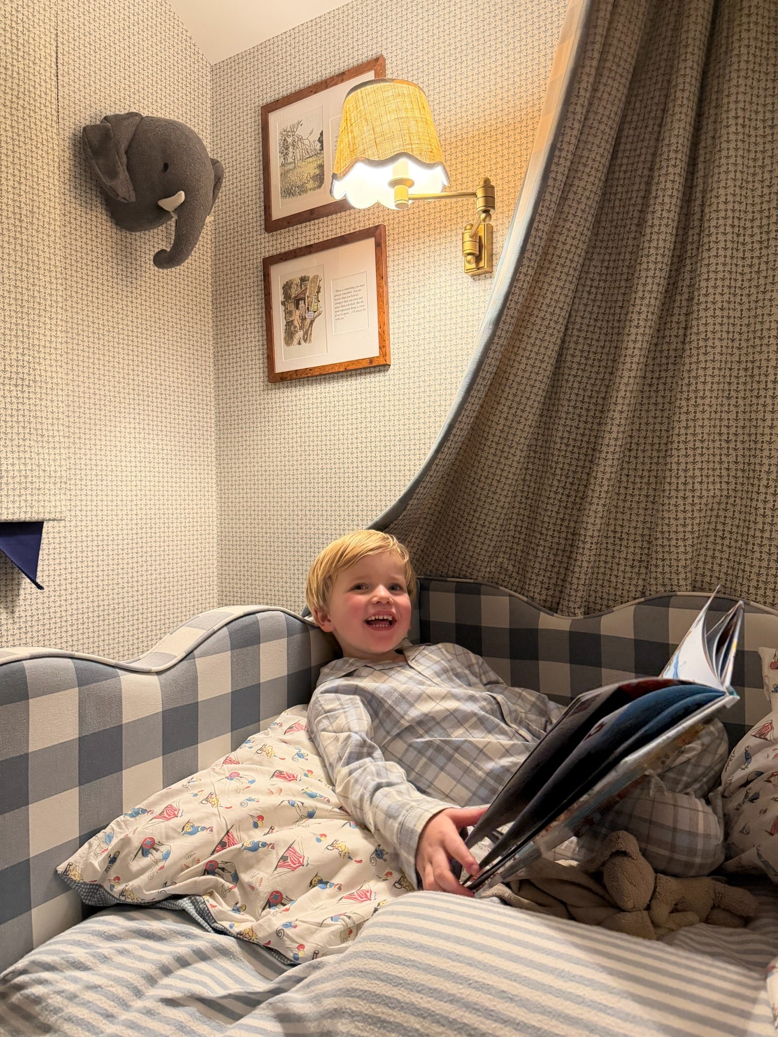 The Lochlan Trundle Bed - Wavy Blue Gingham