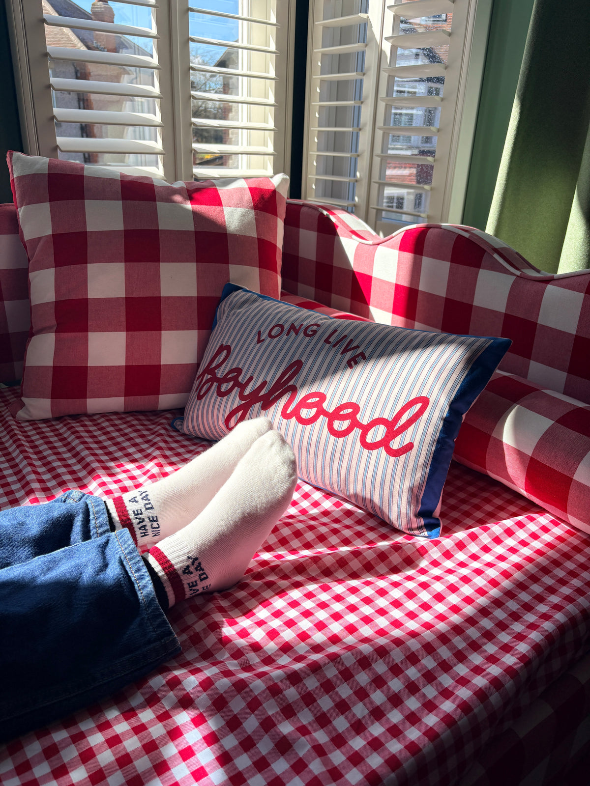 Lochlan Wavy Bed in Red