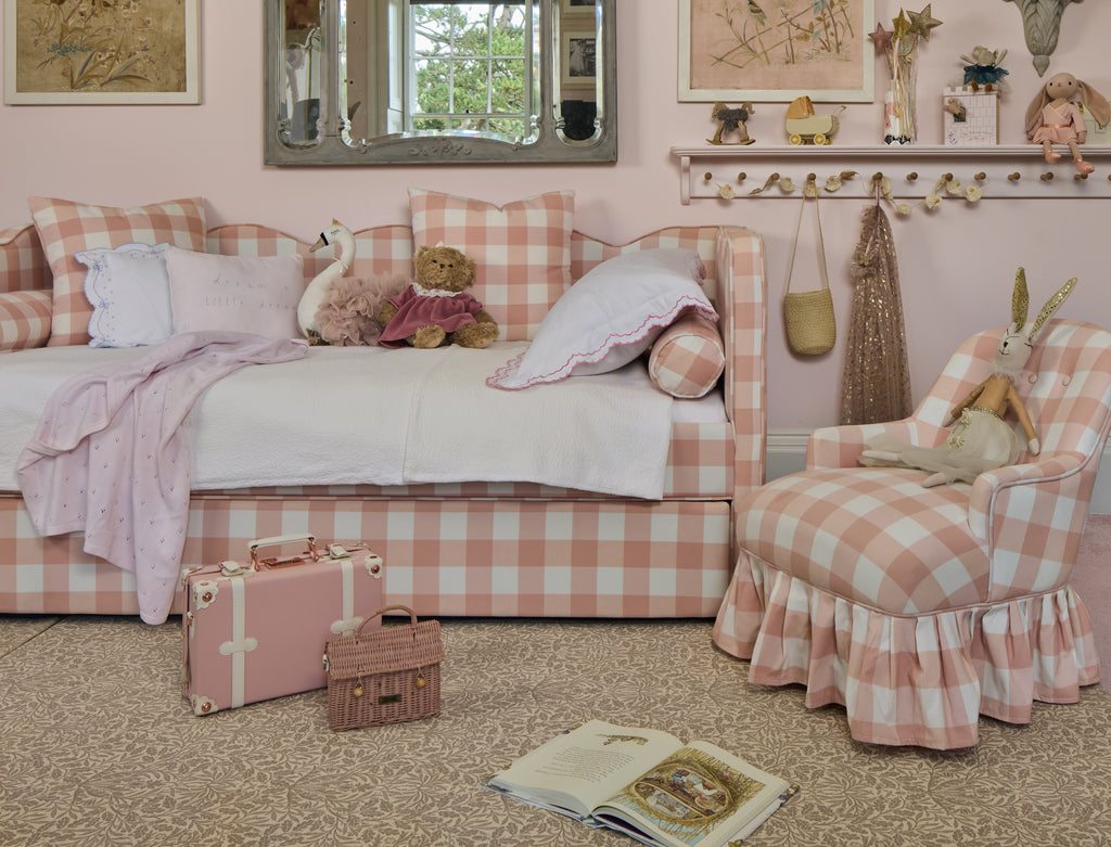 Beatrix Chair in Pink