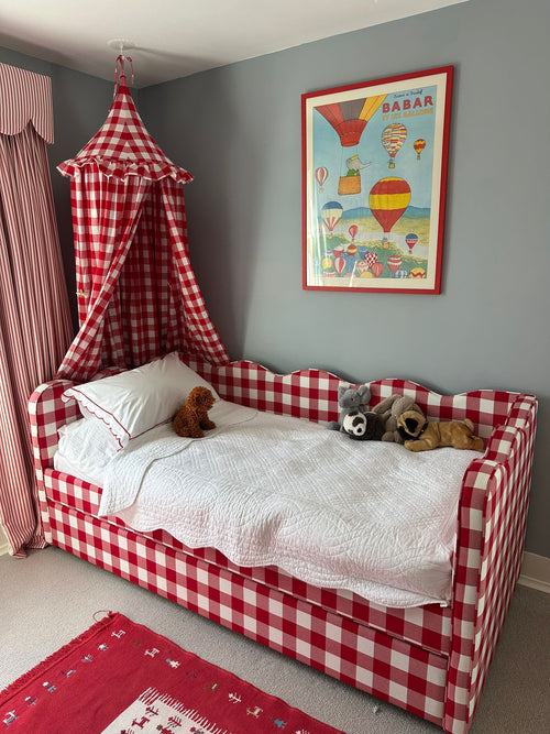 Lochlan Wavy Bed in Red