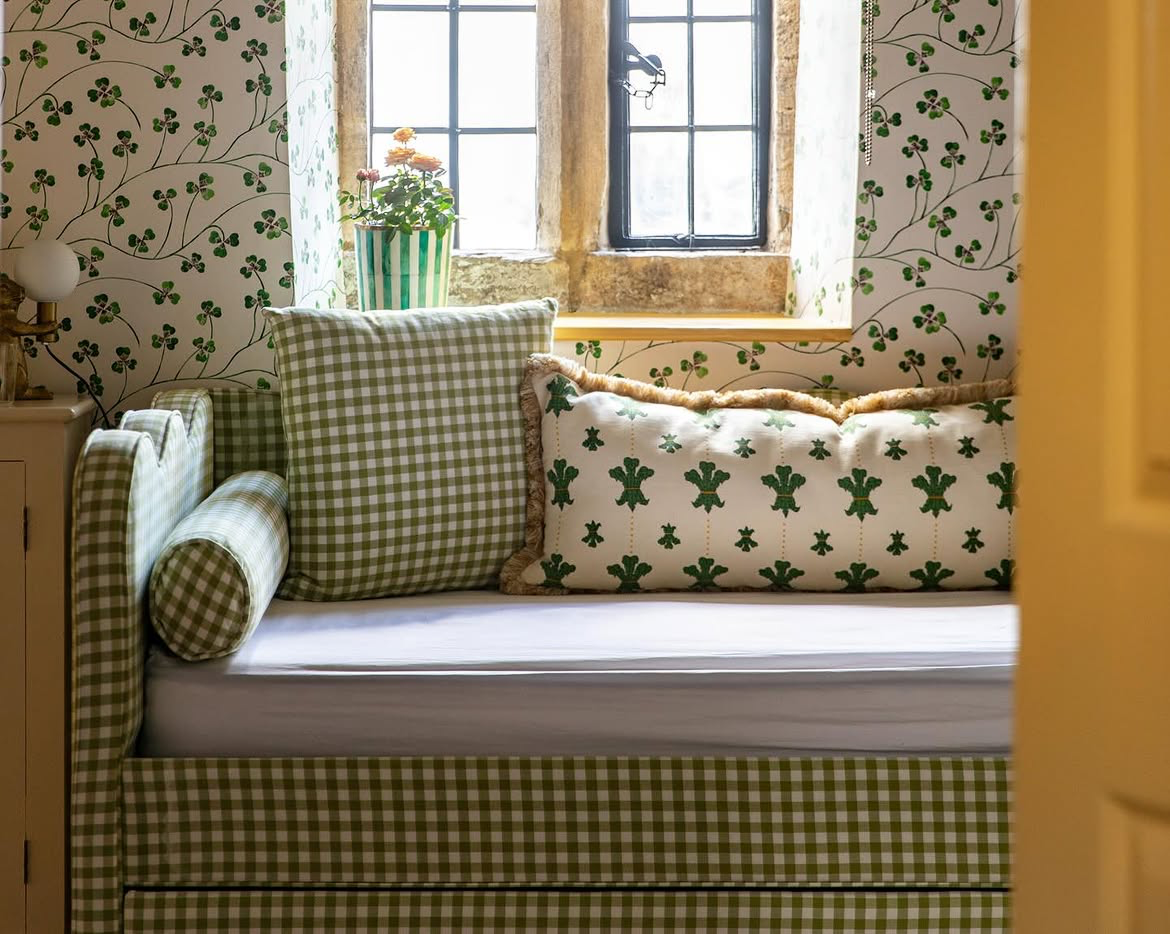 Lochlan Wavy Bed in Green