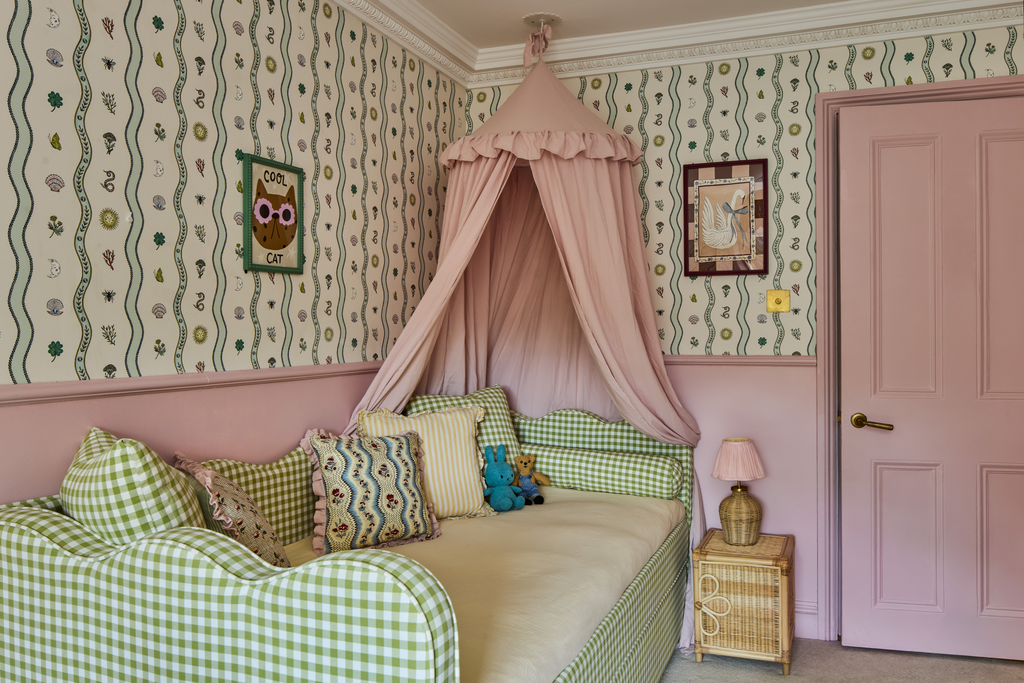 Lochlan Wavy Bed in Green