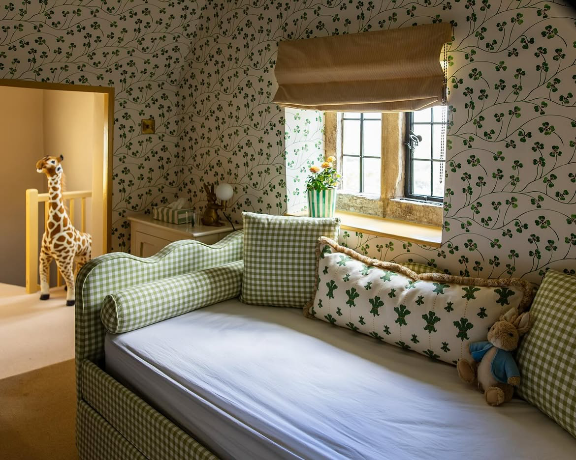 Lochlan Wavy Bed in Green