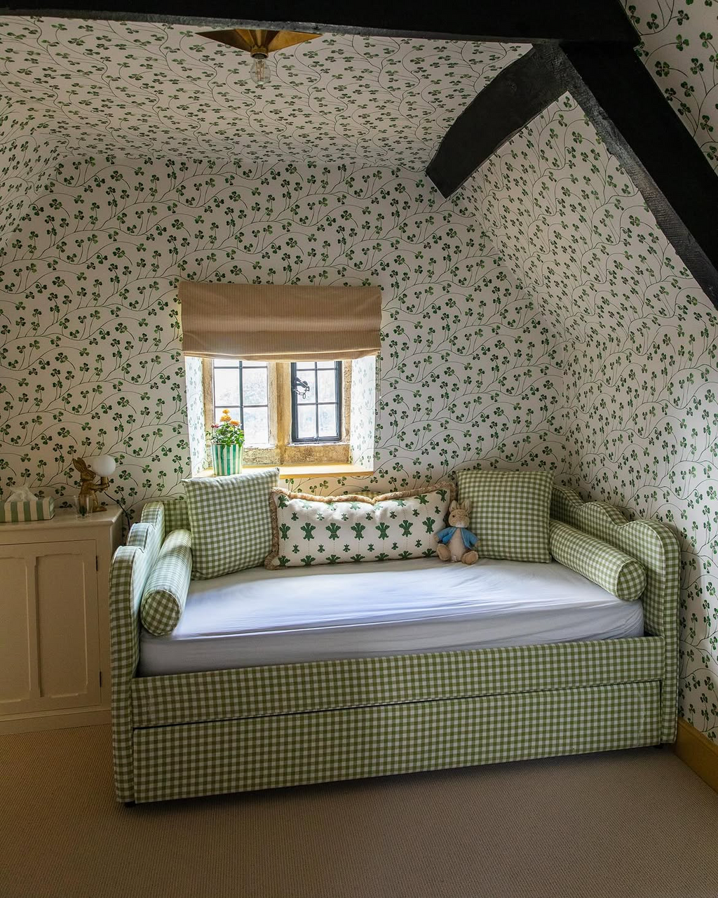 Lochlan Wavy Bed in Green