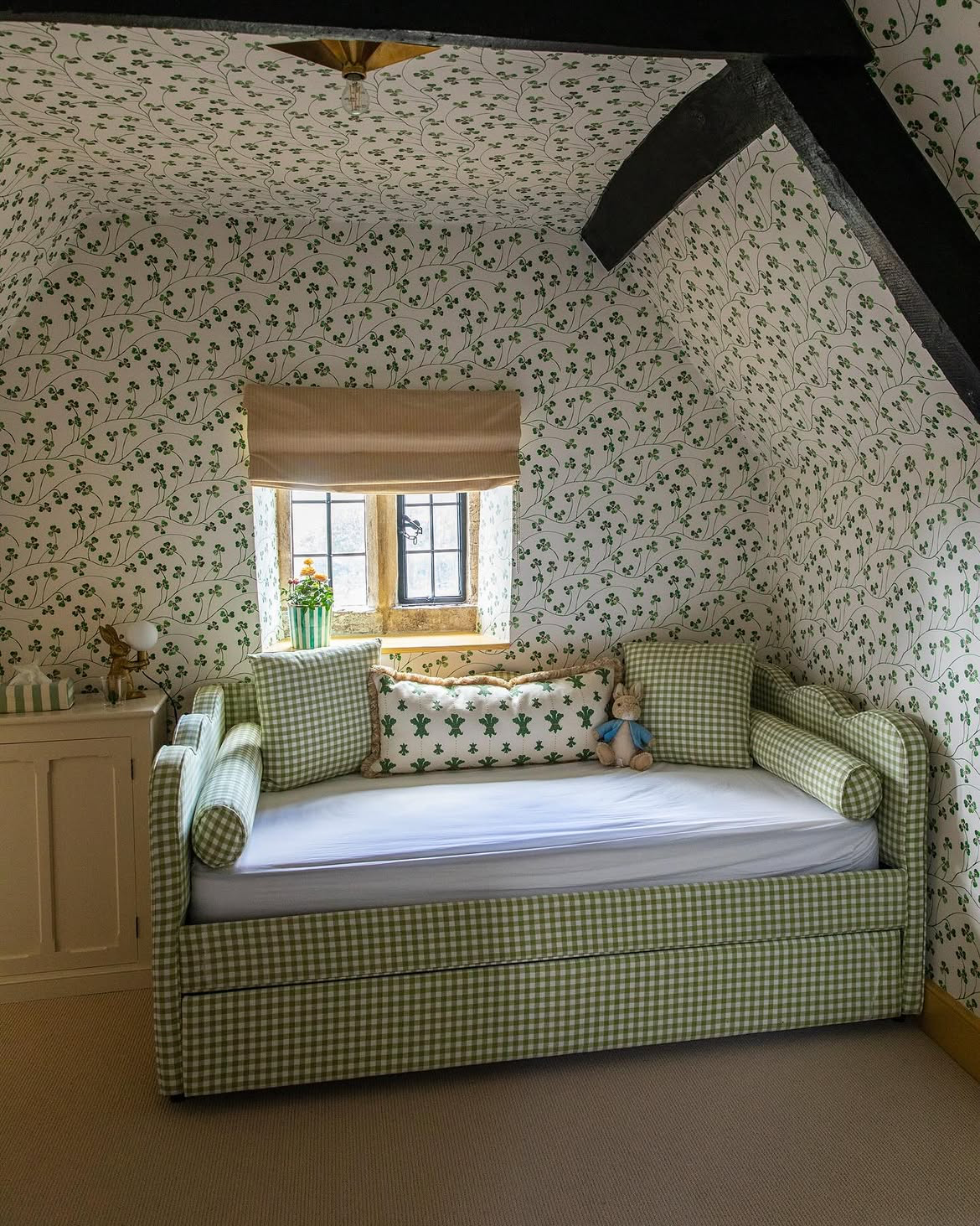 Lochlan Wavy Bed in Green