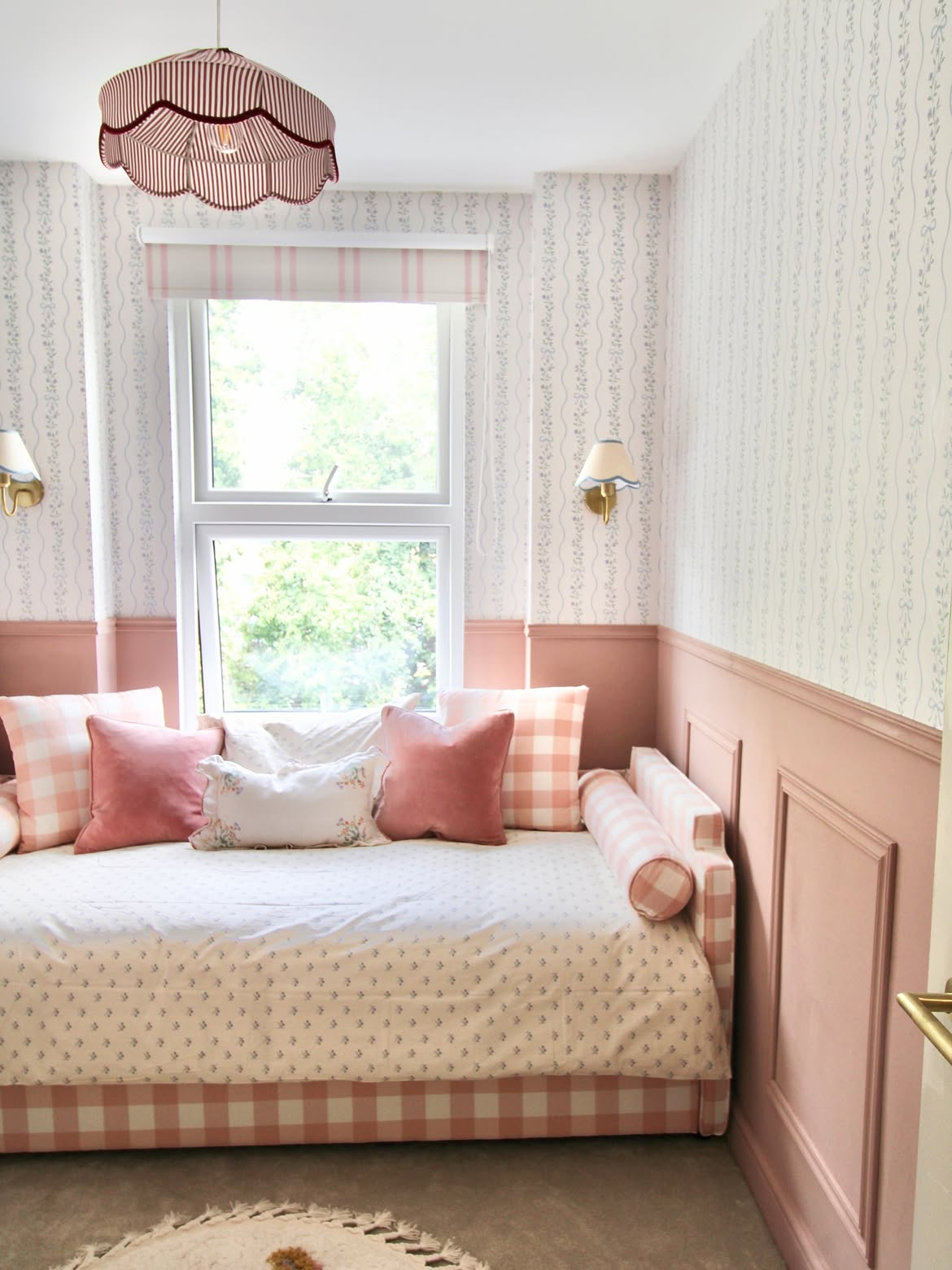 Posie Standard Bed in Pink