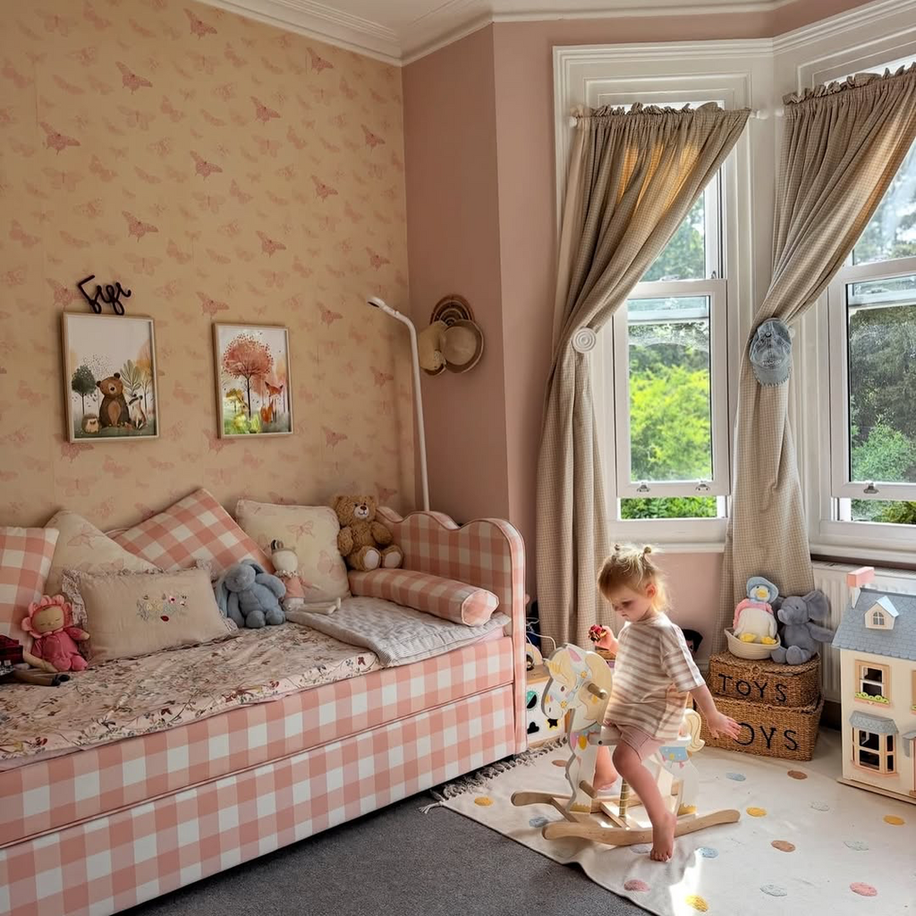 Lochlan Wavy Bed in Pink